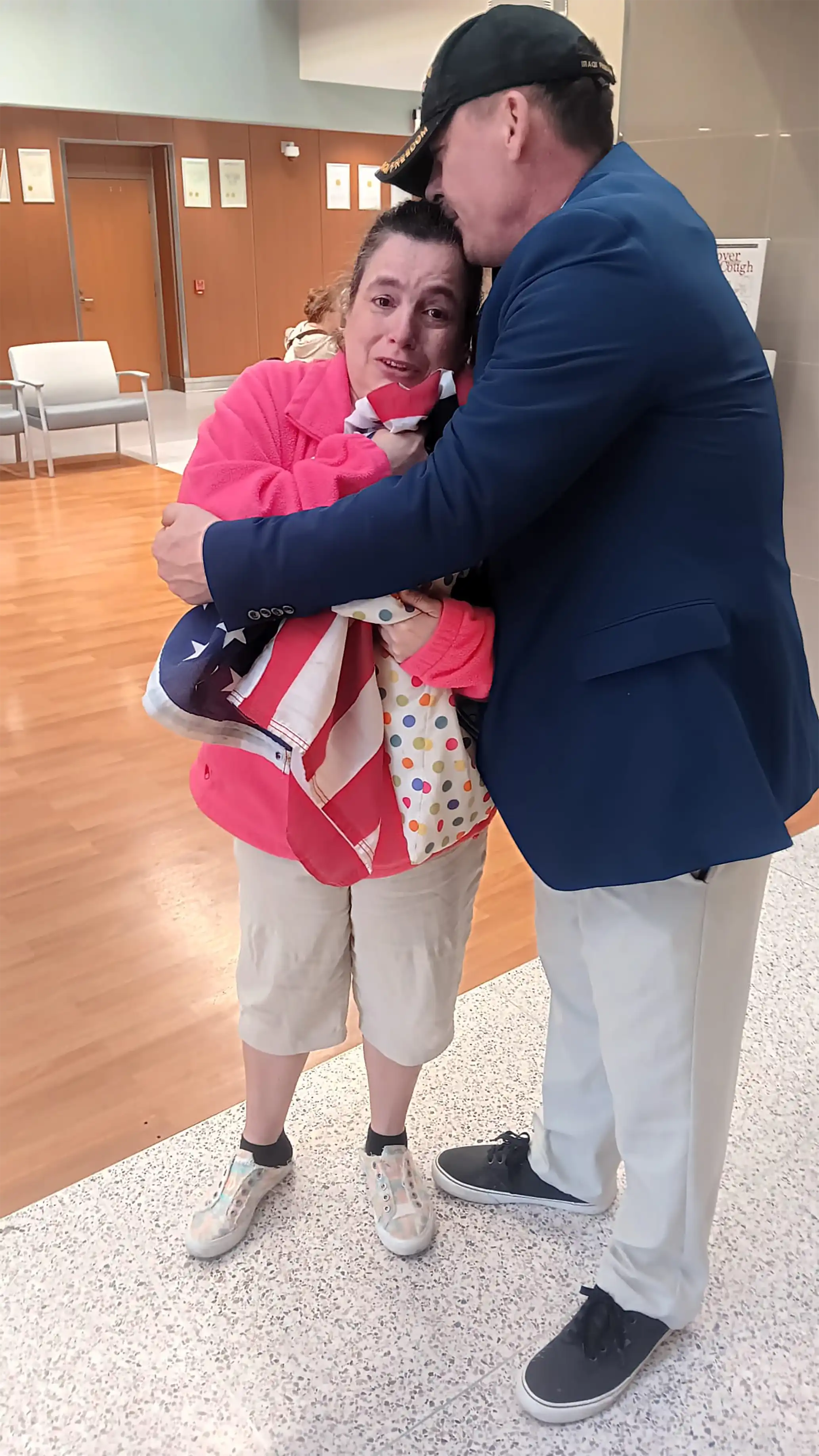 War Veteran David Haave gives his American flag for the loss of her Veteran father 2024